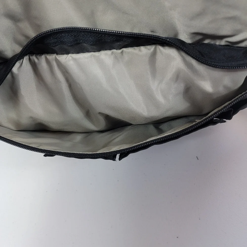 REI Travel Utility Messenger Bag Padded Black 16x14x5 Laptop Commuter School Bag